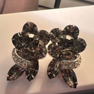 Albert Weiss, Vintage, Light Gray Crystal Earrings, Floral Design, Clip on
